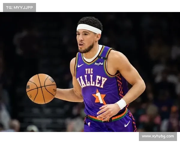 德文·布克凭借卓越空间意识在比赛中轻松找到空位投篮 德文·布克凭借卓越空间意识在比赛中轻松找到空位投篮